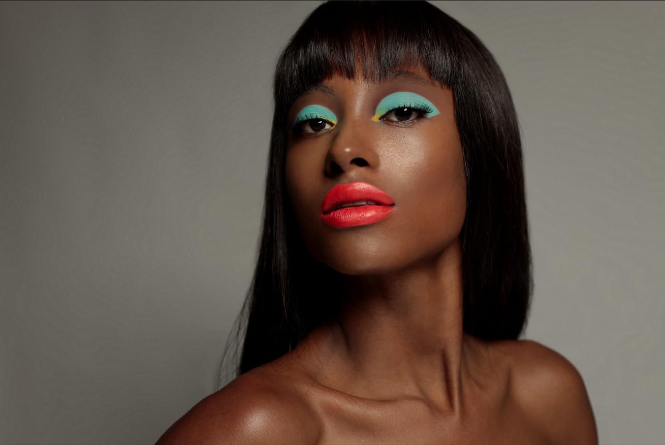 15 Colors Eyeshadow Palette | Versatile Range for Unlimited Eye Looks. (Vintage)