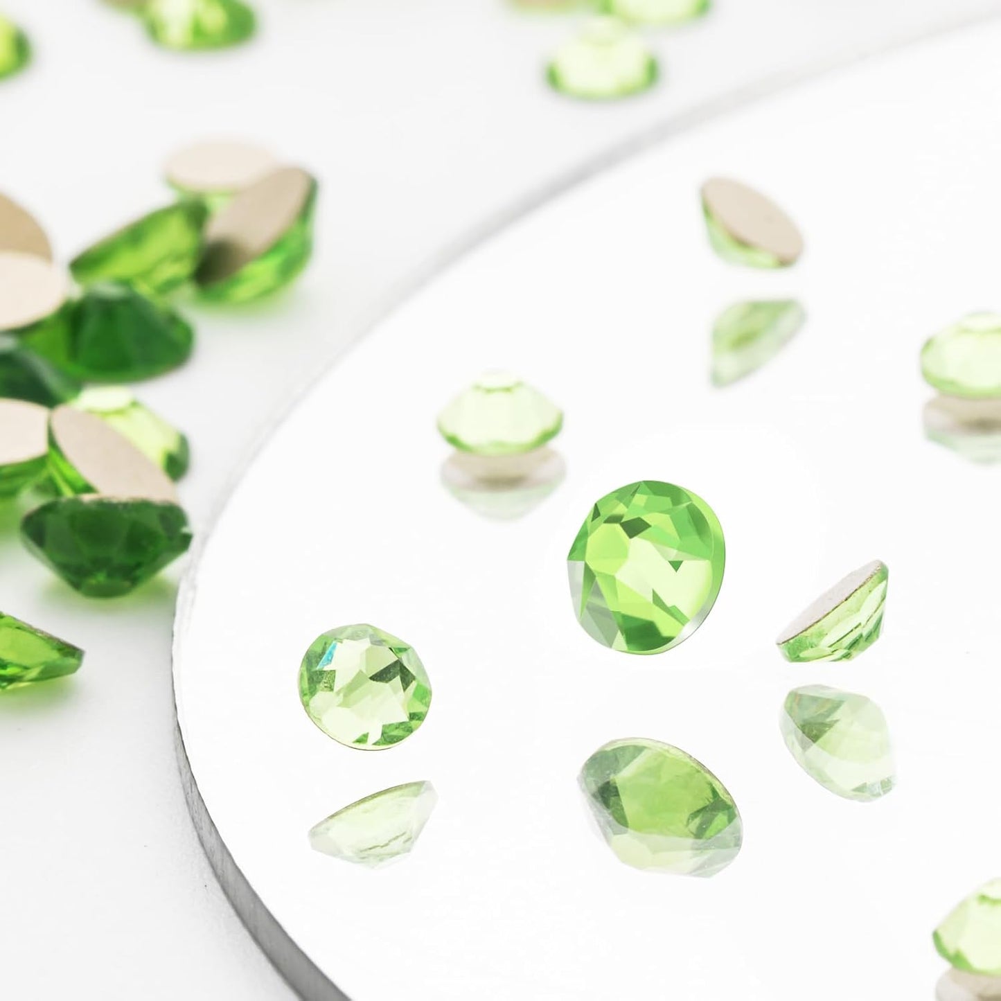 Novani Light Green Rhinestones 1440pcs Flat Back Round Rhinestone Style 2088 Sparkly Crystal Gemstones for Nail Art and Crafting SS20,4.6-4.8mm
